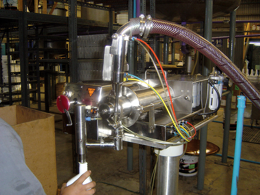 Artlux uses single-nozzle, semi-automatic fillers to handle a broad range of containers and products.