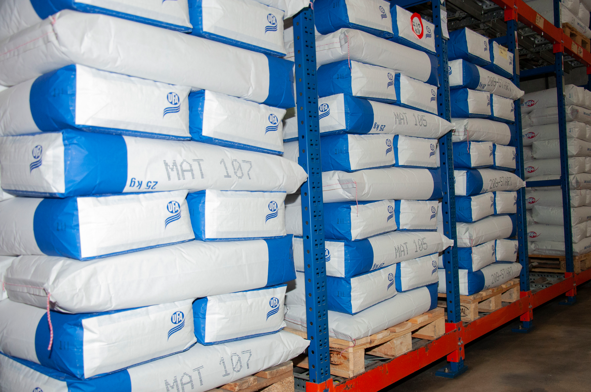 Palletstabilization Antislipgluing Robatech 01