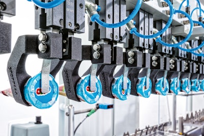 Using the new part streaming platform from Schubert, a wide variety of 3D format parts for robot tools can be printed directly in production.