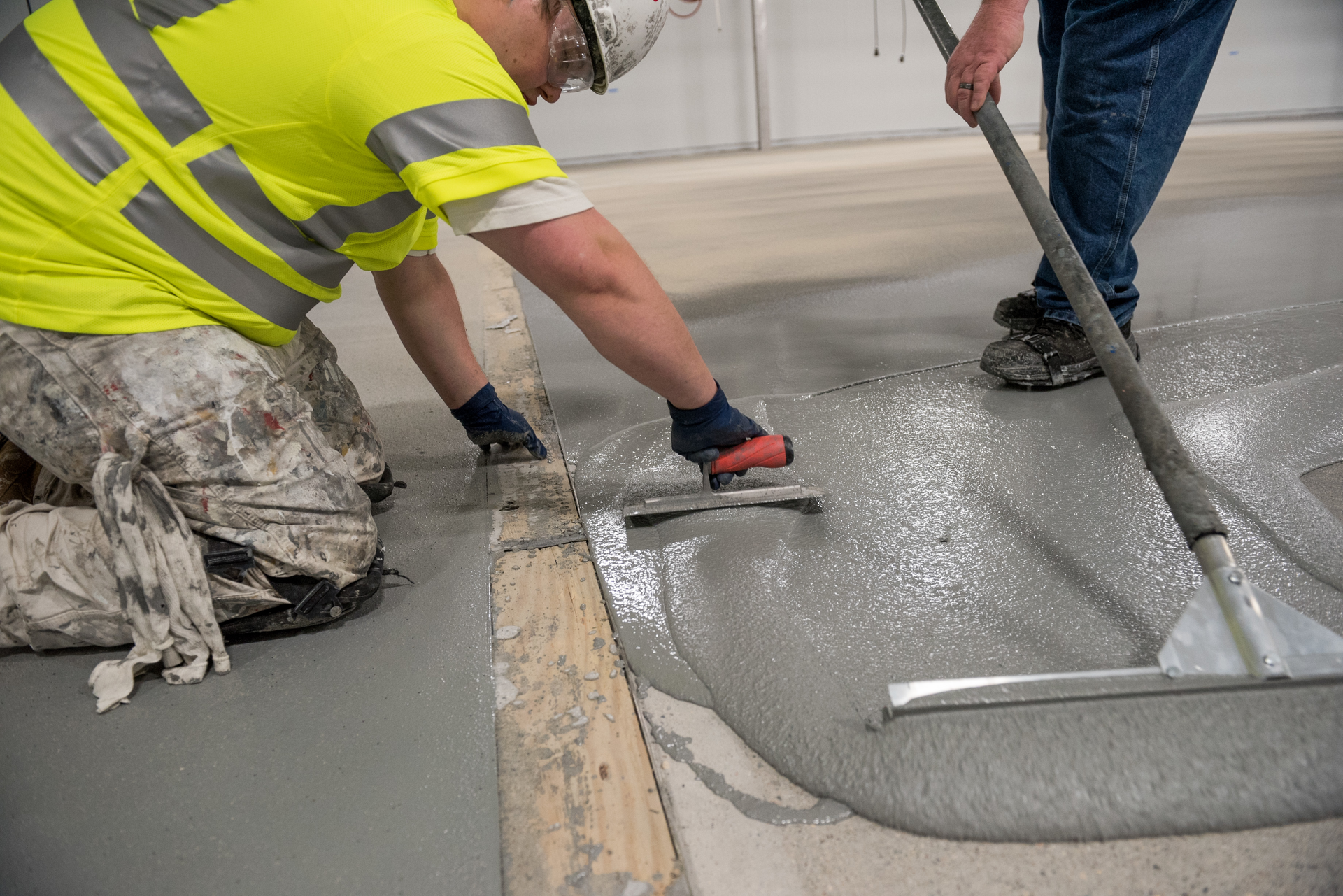 BIX Produce just outside of St. Paul, Minn., chose a FasTop 12S Urethane Slurry System from Sherwin-Williams for its new 30,000 sq ft operating space. The flooring system provides thermal shock, chemical and slip resistance, cryogenic and high-heat exposure tolerance, and durability.