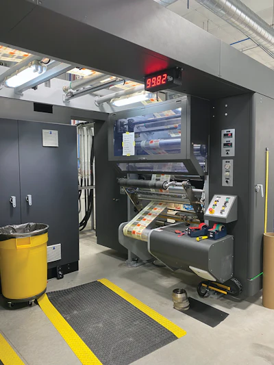 The Combi Pack Ready Laminator offers both solventless adhesive or thermal lamination.