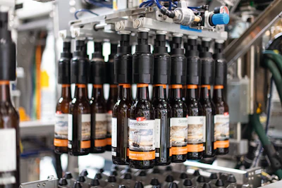 Closeup of the Varioline packaging system in action.