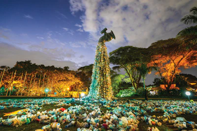 Greeting the 1500 UN Assembly delegates in Nairobi was this Giant Plastic Tap art installation, #TurnOffThePlasticTap, by Benjamin Von Wong. The materials used in the piece come from Africa’s largest slum, Kibera.