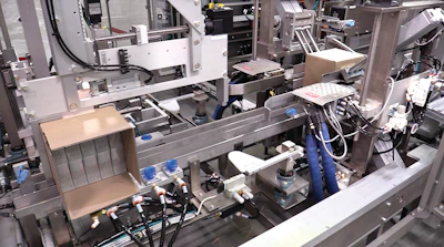 Corrugated cases are packed, closed with hot melt equipment, and printed via inkjet with variable data before palletizing.