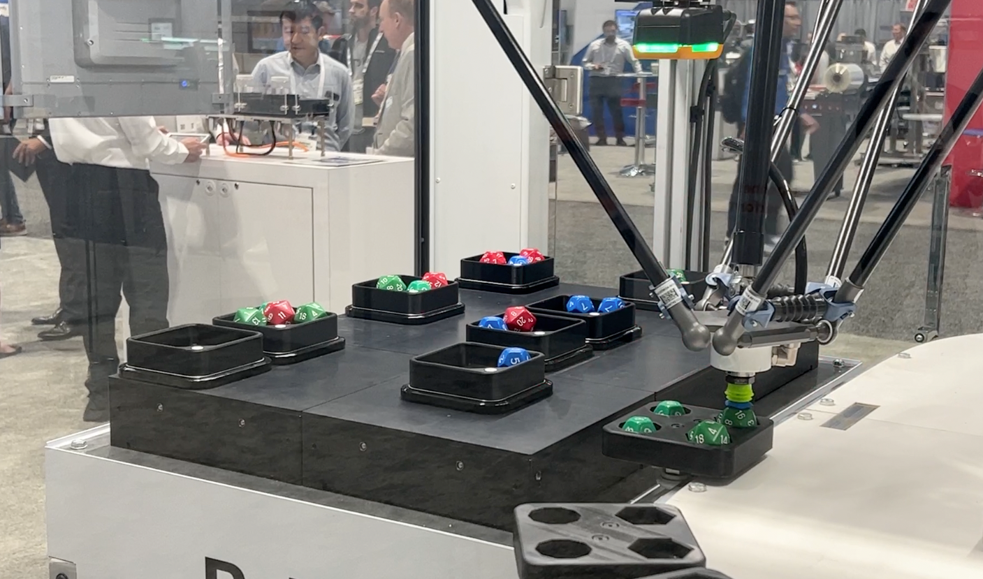 B&R demonstrated how the track-based system and the magnetic levitation shuttles can be combined.