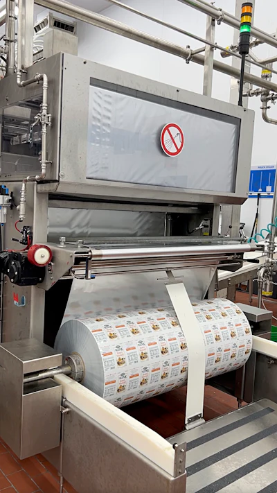 The F600 can handle rolls as wide as 1.2 m with a diameter of 800 mm and can yield up to 16 hours of run time between roll changes.