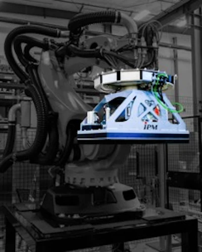 The AccuTURRET system improves EOAT efficiency while protecting the machine’s wiring.