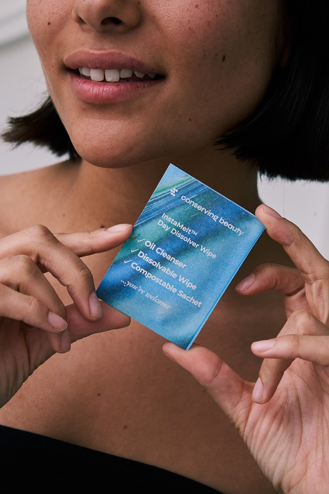 The new laminated structure meets all the technical requirements: it runs well on the sachet lines and efficiently wraps the wipes. With its excellent moisture barrier, it also effectively protects the product until it is used by the consumer.