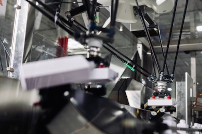 The patent-pending in-motion vacuum transfer system designed by engineers at ProMach eliminates mechanical components and accelerates throughput on the VersaSort.