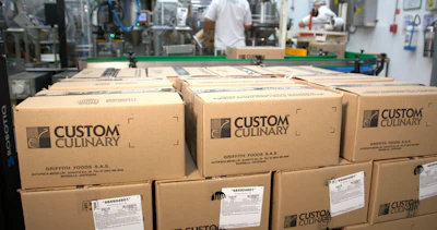 The multipack system automatically handles different SKUs from a shared conveyor and organizes them into separate pallets.