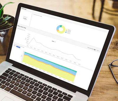 Glacier’s DataStream platform aggregates detection data from multiple MRFs into a brand-facing dashboard. The tool allows CPGs to visualize recovery trends, compare packaging types, and quantify recyclability performance region by region.