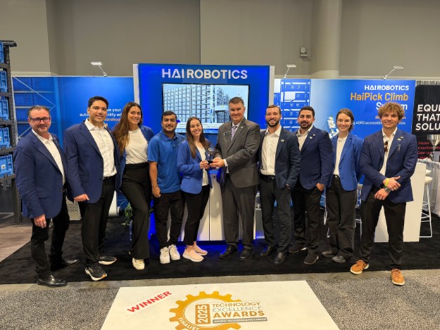 Hai Robotics team members accept the Technology Excellence Award at PACK EXPO Las Vegas 2025, presented by PMMI.