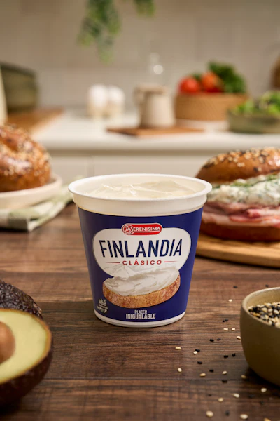 The new 100% FSC-certified paperboard sleeve and the redesigned cup strike a balance between functionality, aesthetics, and environmental responsibility.