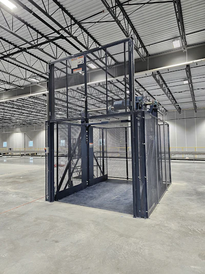 The PFlow M Series 2-Post Mechanical Material Lift offers versatility for pharmaceutical logistics, supporting high-speed, high-cycle, and automated environments commonly encountered in pharmaceutical manufacturing and distribution.