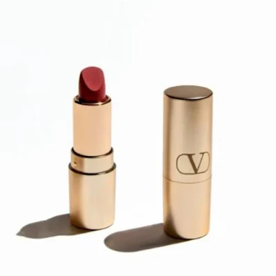 The packaging was designed to maintain reliable application mechanisms and precision decoration despite the reduced format size.